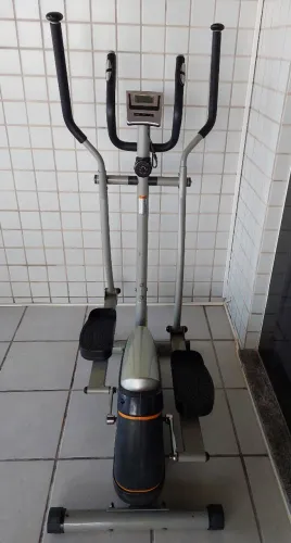 Elíptico Aparelho Johnson Health Tempo E901