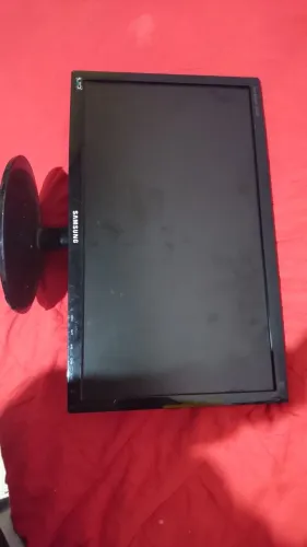 Monitor Led 20 polegadas não sei se funciona falta. Fonte
