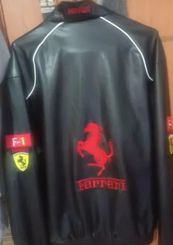 Casaco da Ferrari novinho