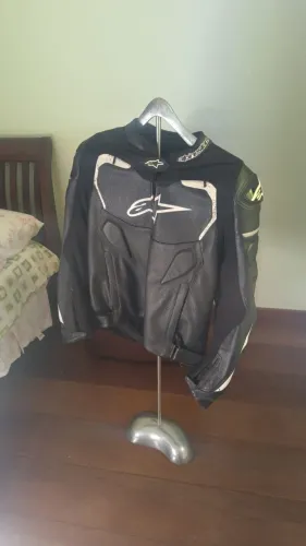 Jaqueta de couro para moto com proteção nas costa da Alpinestars