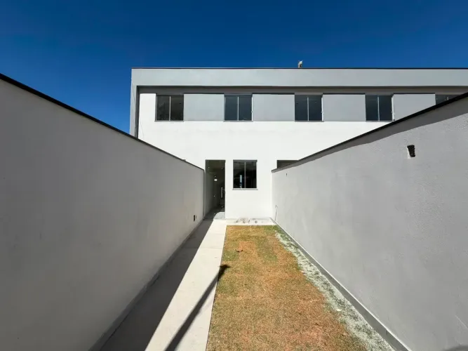 Casa com 2 quartos 2 banheiros 2 vagas