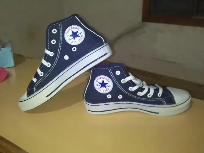 Tênis AllStar azul usado pouquíssimas vezes - quase novo