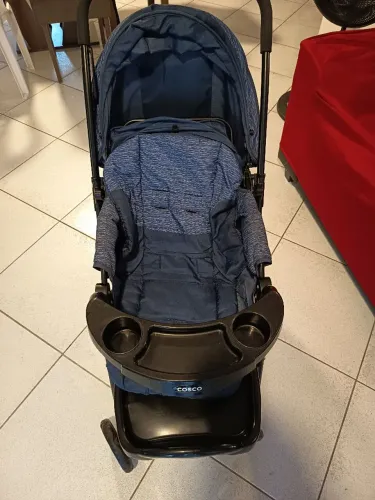  Carro de bebê, com pouco uso.