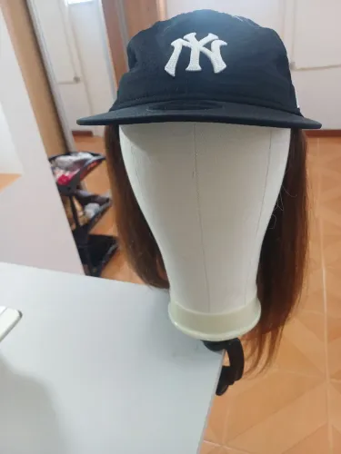 Cabelo com boné natural ou organizado