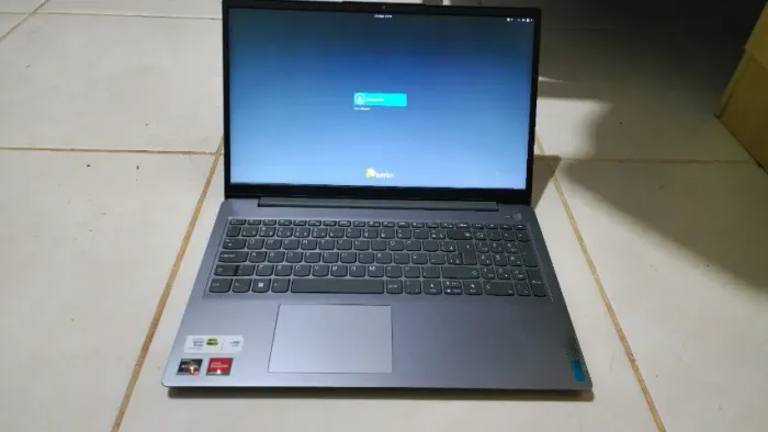 Notebook Lenovo Ideapad 3 15ALC6 - algumas marcas de uso, está funcionando perfeitamenta