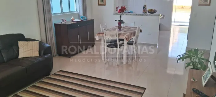 CASA TERREA A VENDA NO CONDOMINIO PALMEIRAS COM 3 DORMITORIOS NO JACEGUAVA