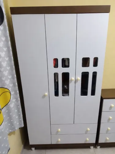 Vende-se Cômoda fraldário e Roupeiro 3 Portas infantil