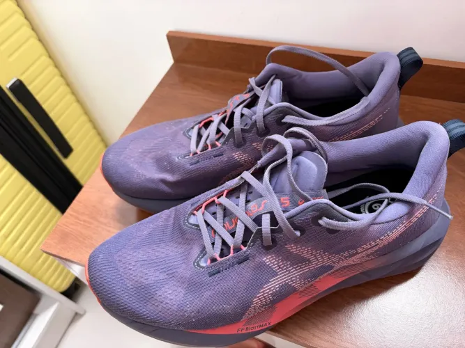 ASICS Novablast 5 