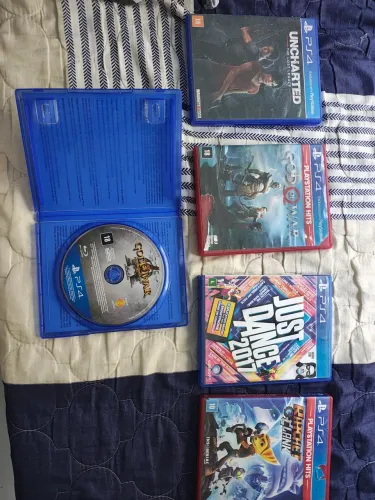 Jogos de PlayStation 4. Está sem nenhum defeito.