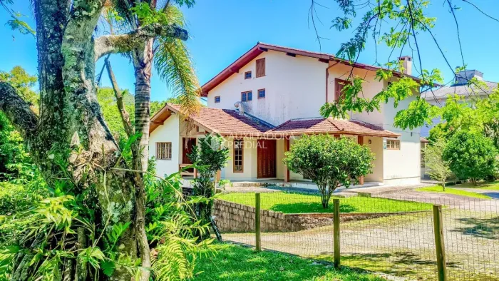Casa em terreno de 4.800m² à venda em Santo Antônio de Lisboa