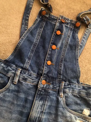 Jardineira Jeans
