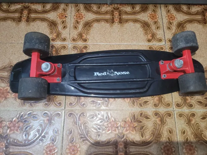 Skate Mini Cruiser Red Nose - Estilo Penny (Preto/Vermelho)