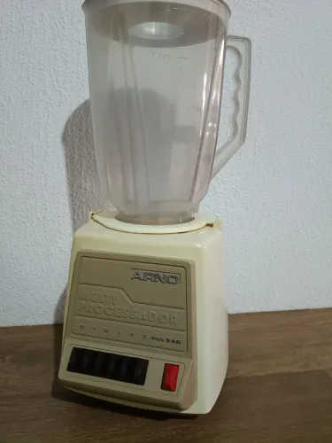 Antigo liguidificador Arno funcionando perfeitamente