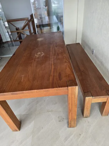 Mesa de madeira comprada na TokStok