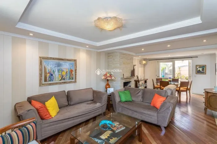 Encante-se com Esta Casa Aconchegante no Residencial Águas do Sol - Ipanema, Porto Alegre