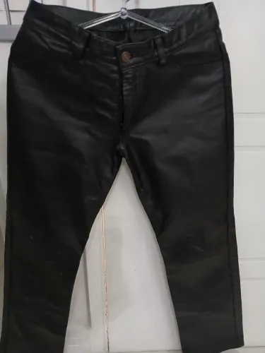 Calça de couro