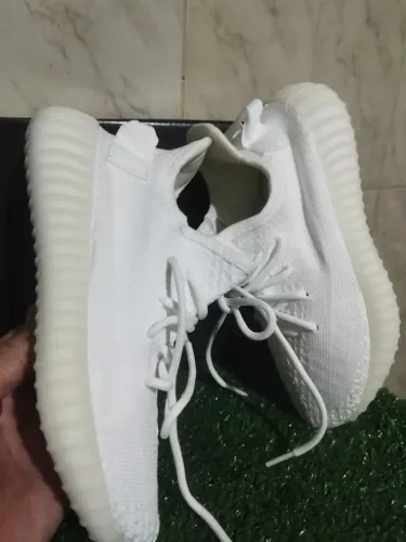 Tênis Adidas yeeezy Tam 34 branco