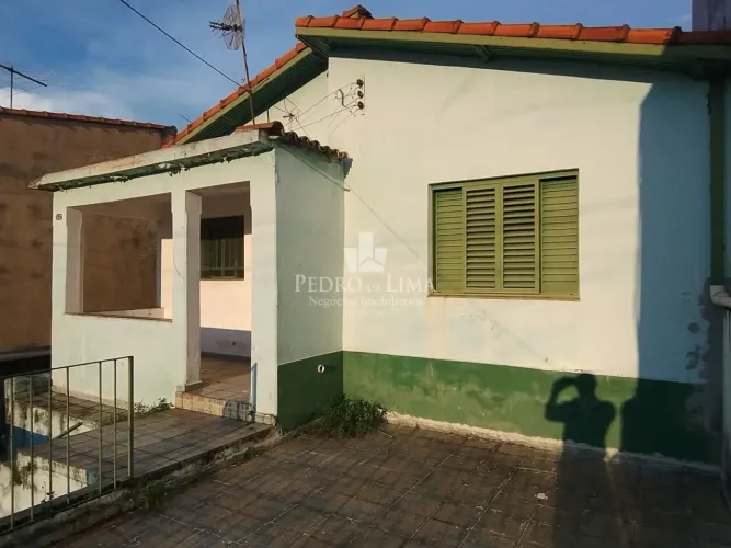 Terreno com casa antiga