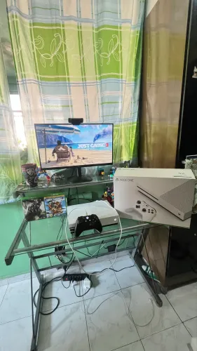 Xbox One S 1 Tb e com dois jogos 