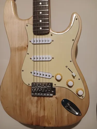 Guitarra Condor reformulada