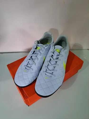 Chuteira Nike beco 2 (42/43) seminova