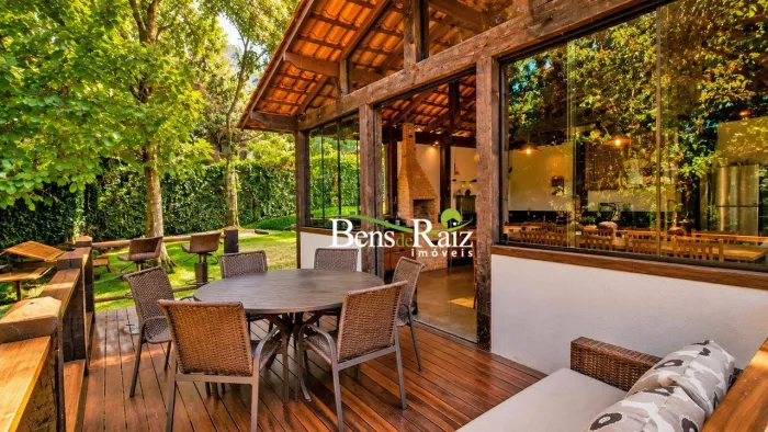 Casa com 2 dormitórios à venda, 230 m² por R$ 1.500.000,00 - Ville de Montagne - Nova Lima