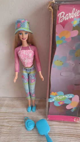 BONECA BARBIE FLOWER POWER CALIFÓRNIA ano 2000