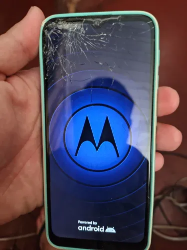 CELULAR MOTOG20 com defeito Tela trincada 