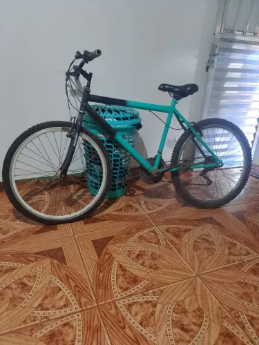 Bicicleta azul e preto 