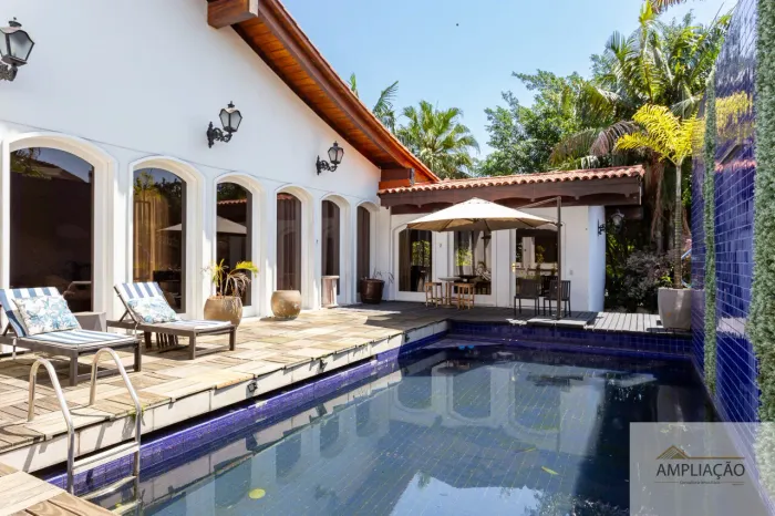 Sobrado Residencial, 650mts, 4 suítes, 6 vagas no Jardim Guedala