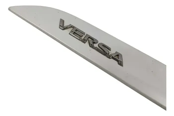 Friso Porta Diant Esq Nissan Versa 2022 Riscos Cinza