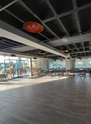 Sala Comercial no Open Gallery Laranjeiras | Praça de Alimentação