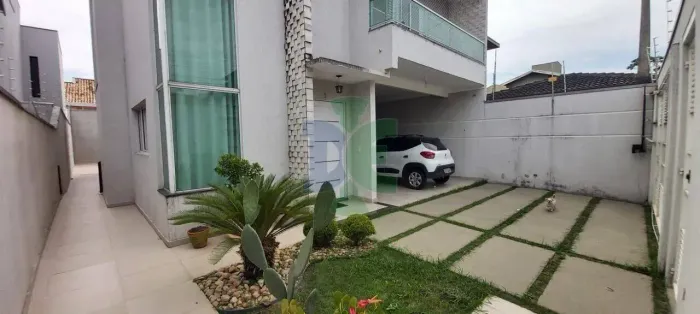 Sobrado para venda tem 230 metros quadrados com 3 quartos em Loteamento Villa Branca - Jac