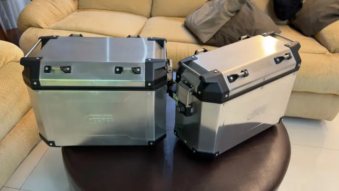 Vendo 2 baús laterais givi trekker outback