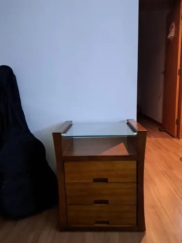 Criado mudo imbuia mel