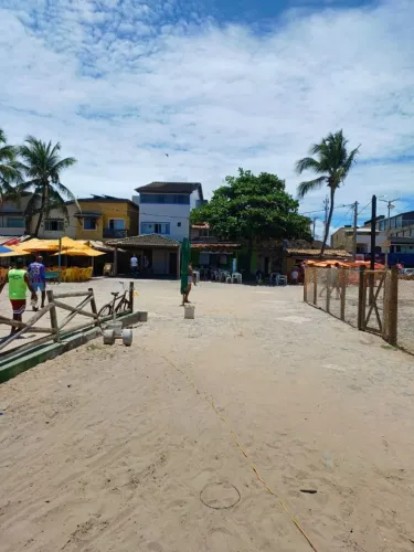 ALUGO CASA PRAÇA AREMBEPE: 2 QUARTOS, FRENTE MAR.
