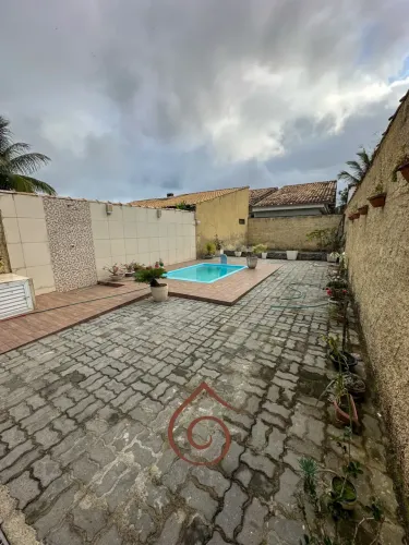 Casa com piscina e suíte com closet em Itaipuaçu
