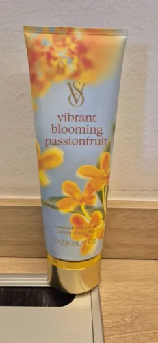 creme victoria's secret - blooming passion fruit