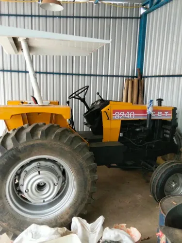 TRATOR CBT 8240 COMO NOVO