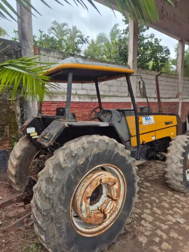Trator agrícola Valtra