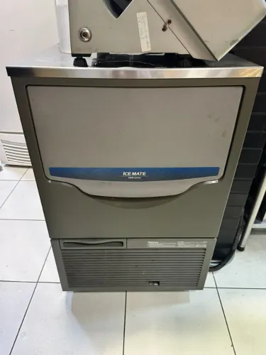 Máquina de Gelo em Cubo Macom Ice Mate 60kg