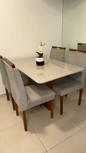 Mesa com 4 Cadeiras