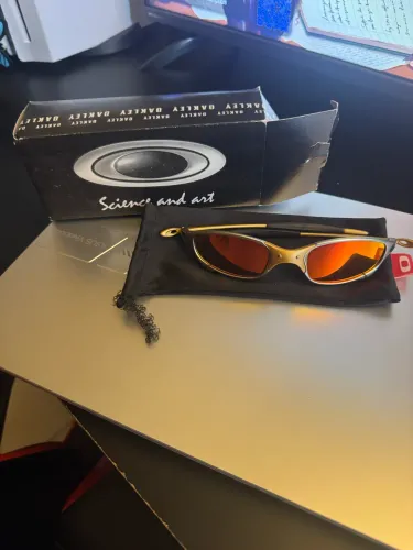 Juliet 24k Oakley (com caixa e acessórios)
