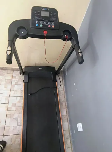Vende -se uma esteira e uma bicicleta