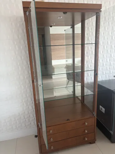 Cristaleira, duas portas vidro, 3 gavetas 86 cm x 44 x 1,90 altura R$1650,00 impecável