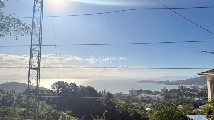 Terreno com vista para o mar e área de preservação no João Paulo com 758 m²