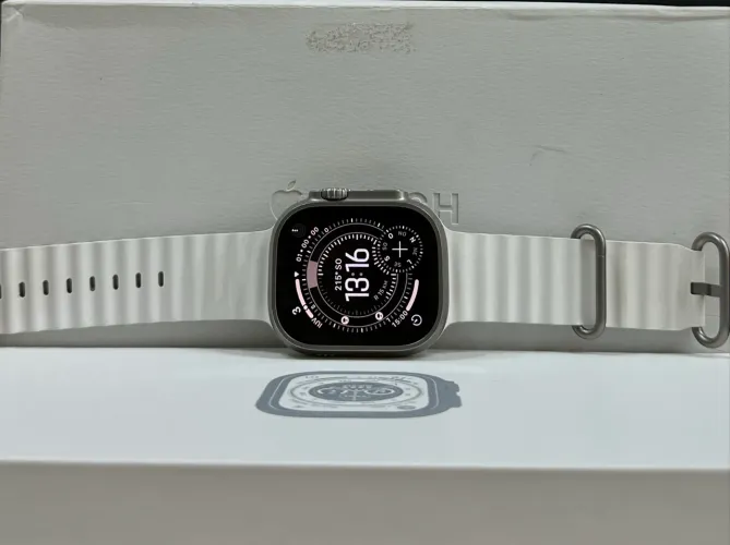 Apple Watch Ultra 1 49mm branco titanium branco com pulseira branca