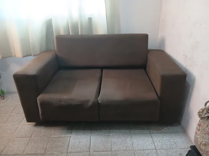 VENDO 1 CAMA BOX DE CASAL E 1 SOFA 200.00 TUDO