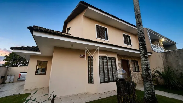 Sobrado com 3 dormitórios à venda, 400 m² por R$ 1.390.000,00 - Novo Mundo - Curitiba/PR