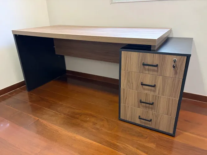 Mesa de Escritório 170cm x 70cm